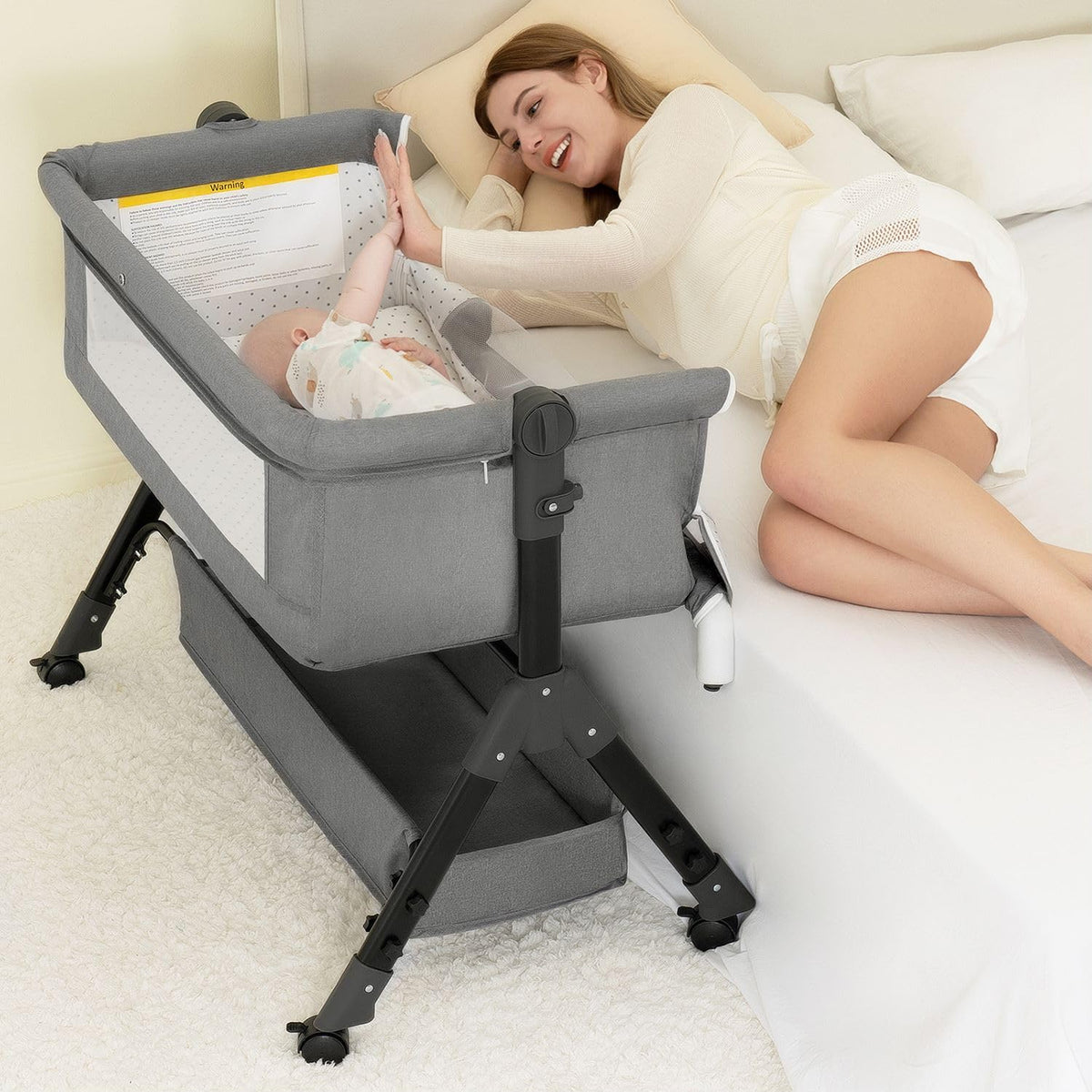 3 in 1 Adjustable Baby Bassinet with Wheels and Storage Basket C553